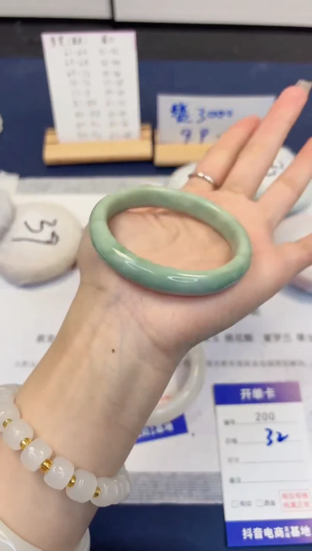 【闪购商品】石英质玉手镯未镶嵌200-翠玉-圈口56