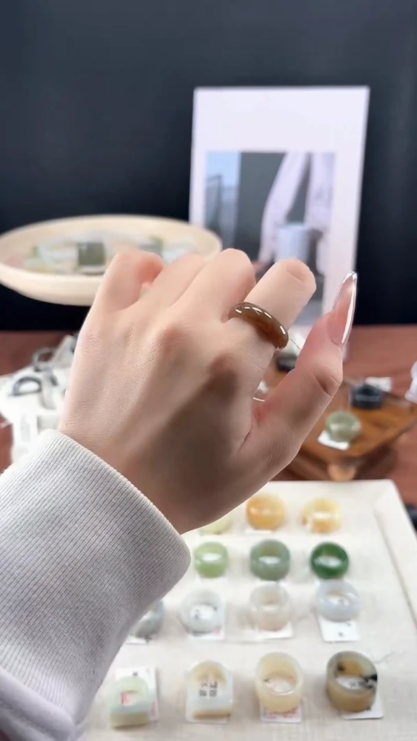 未镶嵌戒指和田玉（糖玉）17圈 糖色