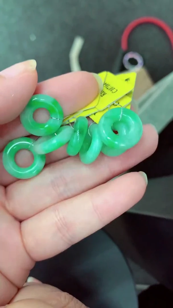 吊坠(不含链)18K金镶嵌翡翠多样性发货其中一件