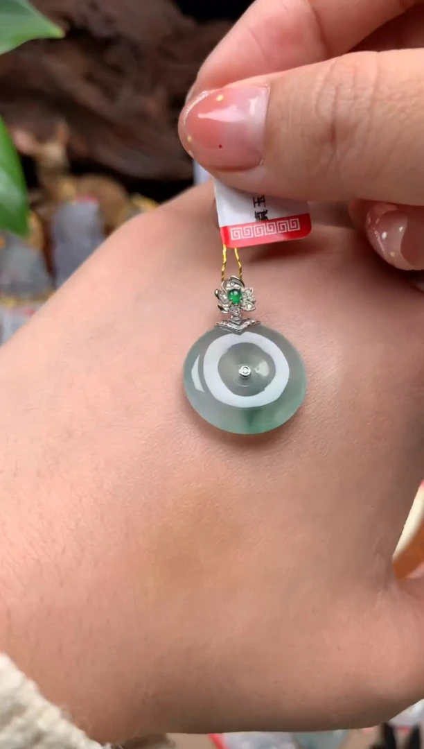 【闪购商品】翡翠颈饰18K金镶嵌平安扣