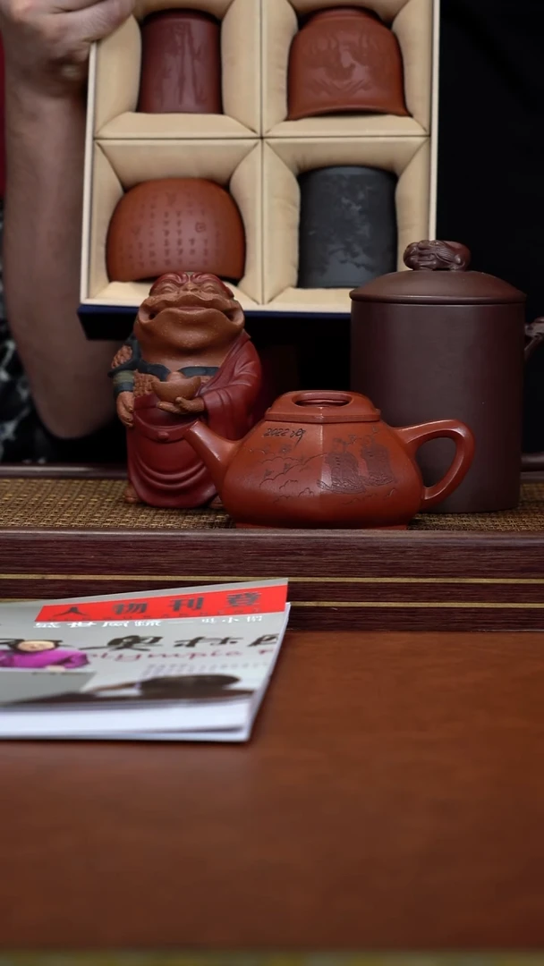 茶壶紫砂38 吴小楣 大红袍 六方牛盖 320cc