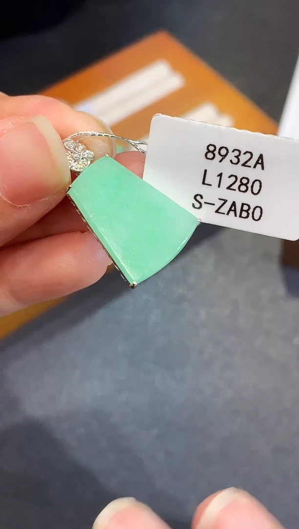 翡翠18K金镶嵌吊坠(不含链)L1280多样性发其一