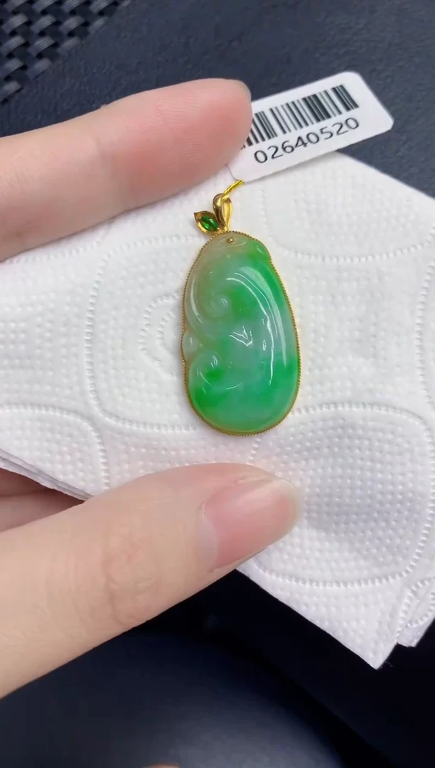 颈饰18K金镶嵌翡翠天然翡翠缅甸A货