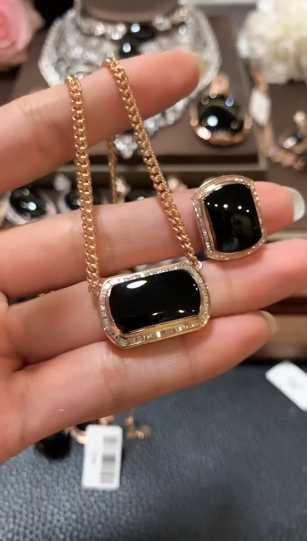 18K金镶嵌戒指翡翠小**猫m53戒指+项链