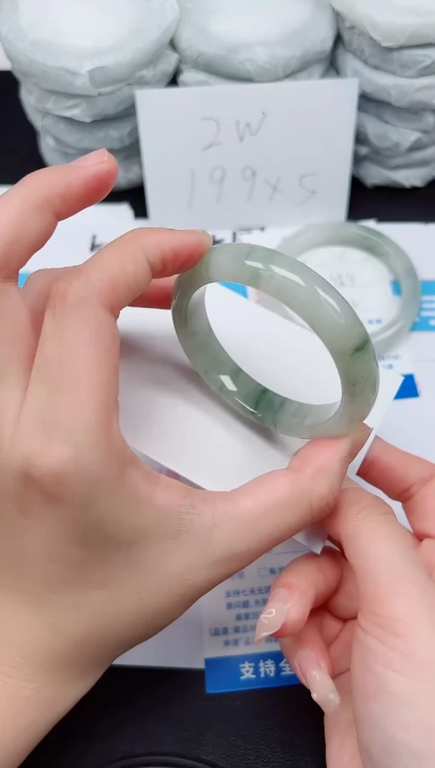 【闪购商品】石英质玉手镯未镶嵌G122-52.1