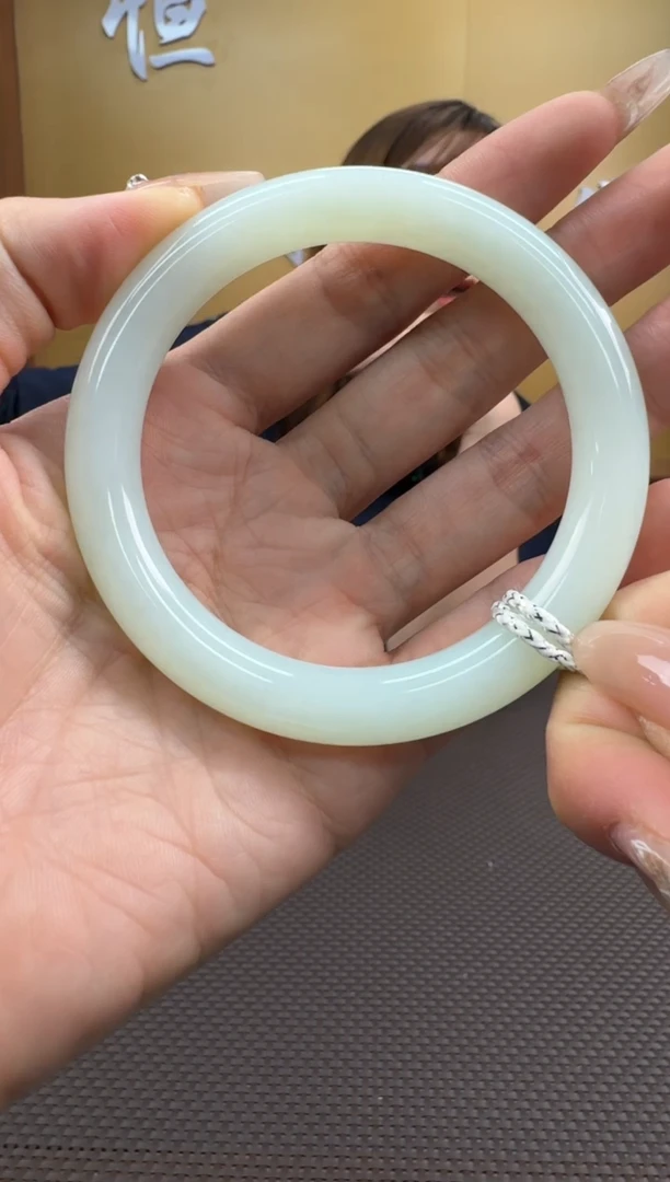 【闪购商品】和田玉手镯未镶嵌59