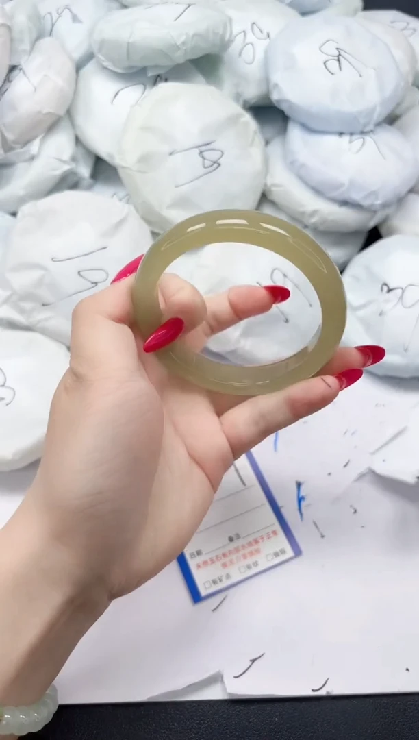 未镶嵌手镯石英质玉A27/6061