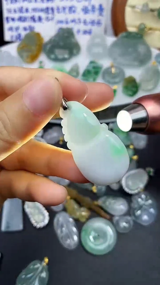 颈饰未镶嵌翡翠吊坠