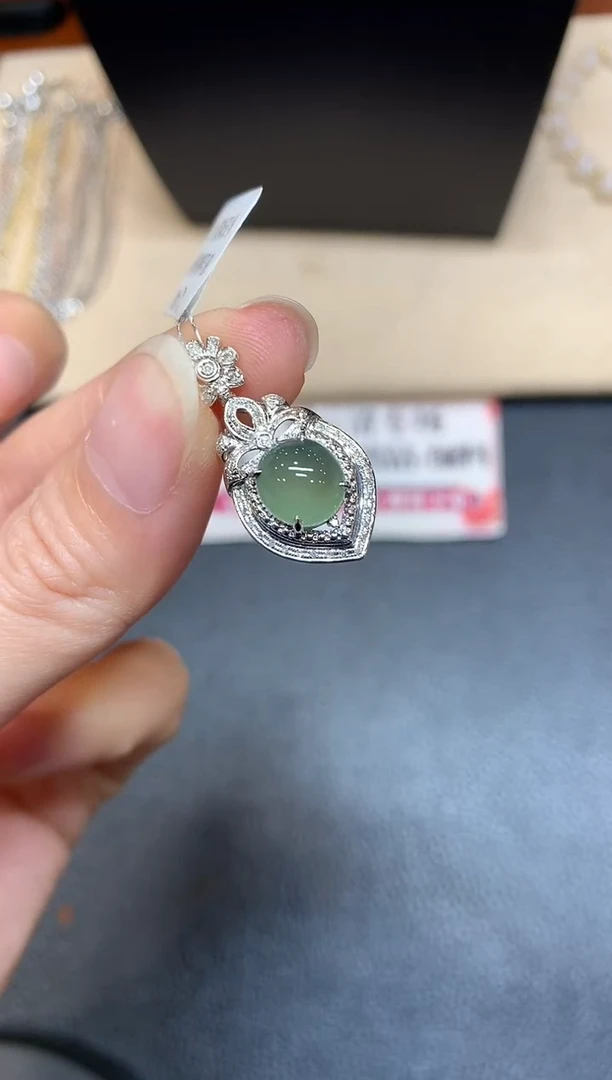 【闪购商品】翡翠颈饰18K金镶嵌【无鉴赏期