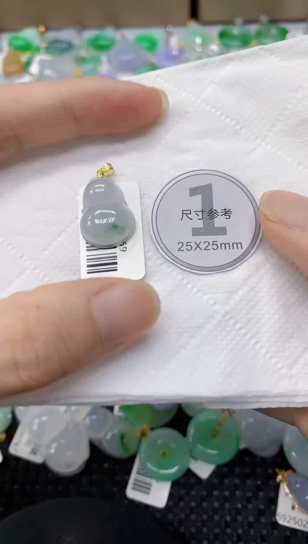 翡翠18K金镶嵌颈饰111111111