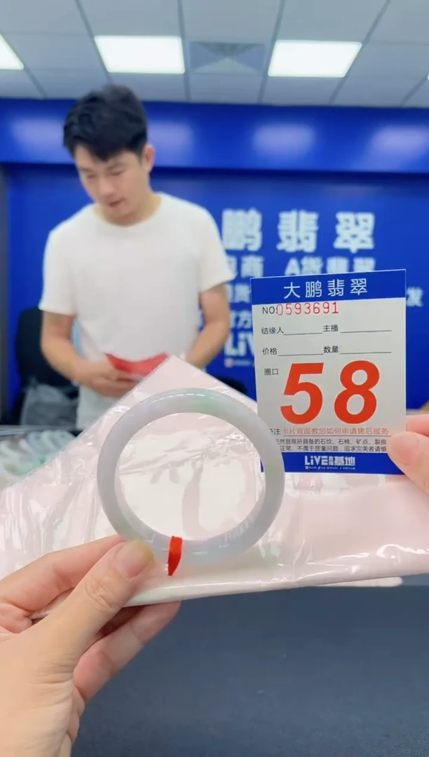 翡翠手镯未镶嵌AAAAAAAAAAAAAAAA