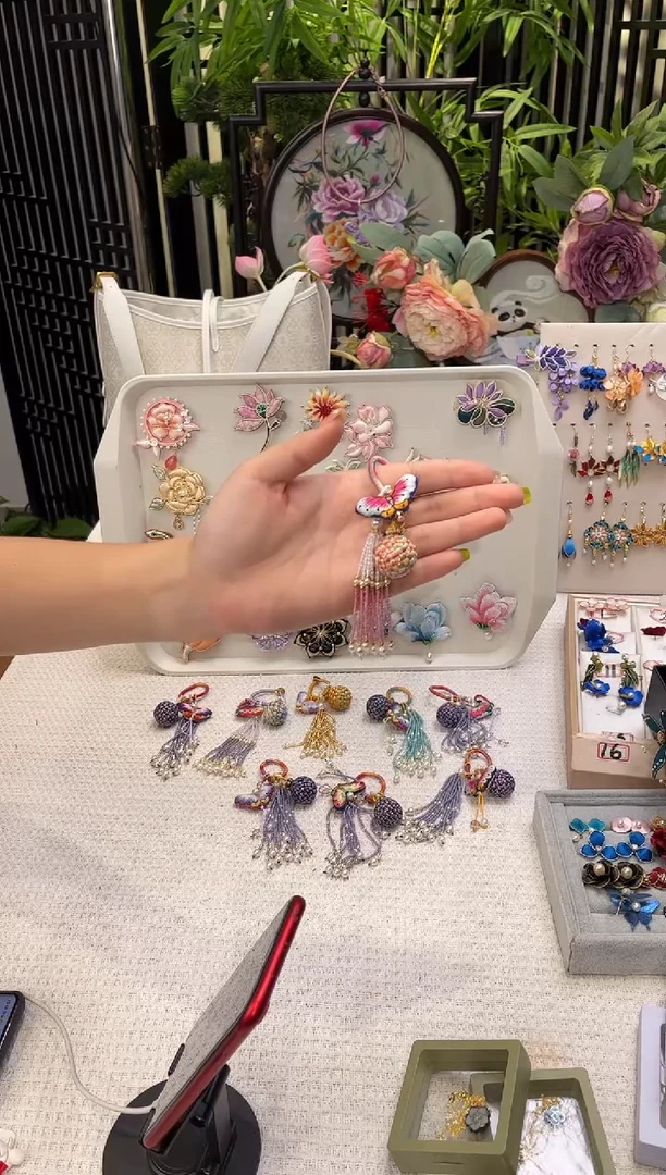 织绣李****9非遗绒花手工饰品