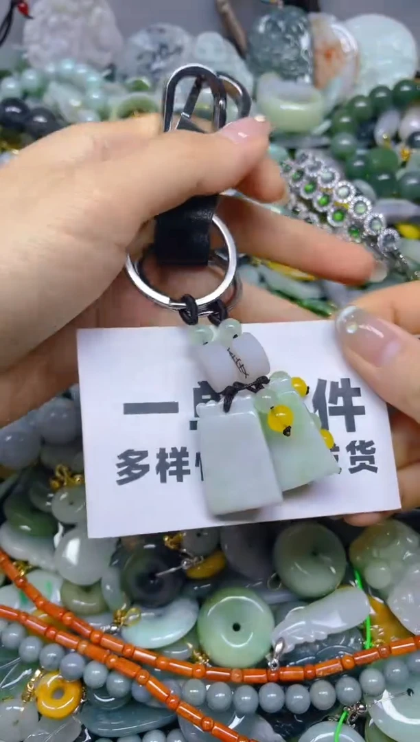 翡翠未镶嵌颈饰一单一个多样性随机发一件