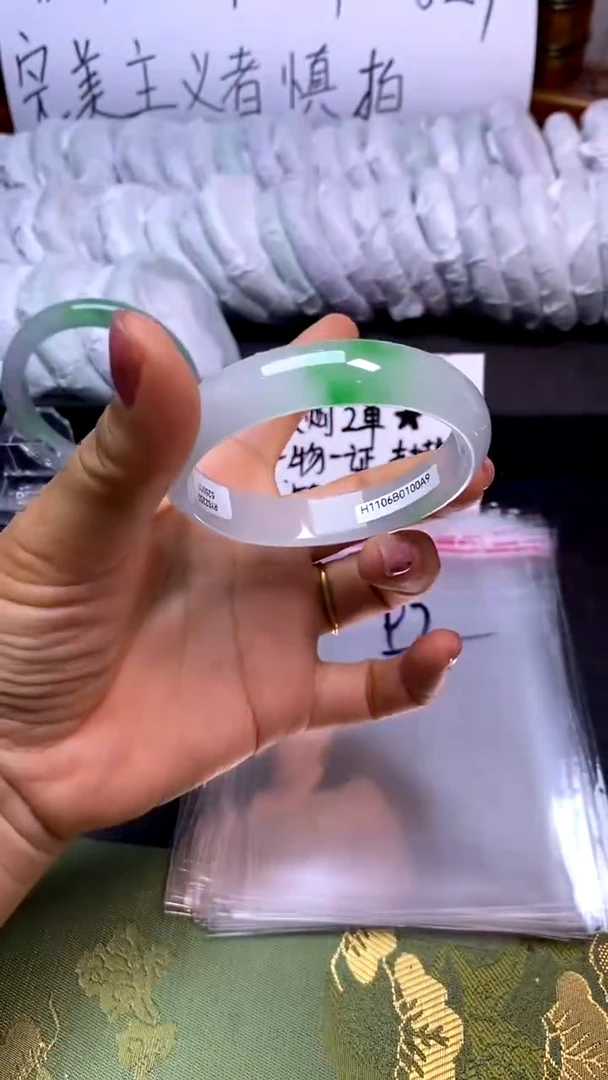 时尚女款缅料手镯 97
