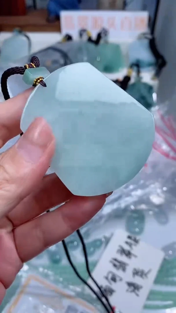 颈饰未镶嵌翡翠吊坠