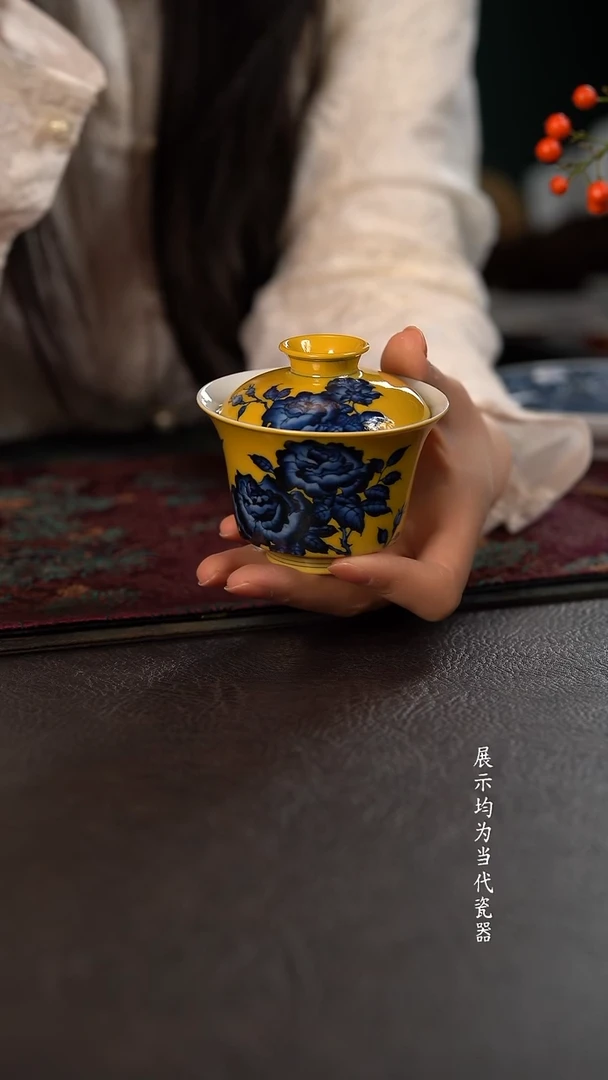 洪印慕明黄釉月季双燕马蹄盖碗