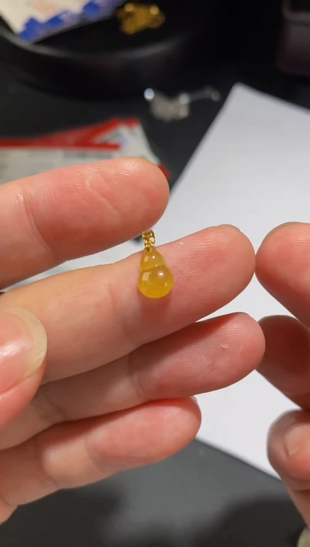 颈饰18K金镶嵌翡翠天然A货翡翠