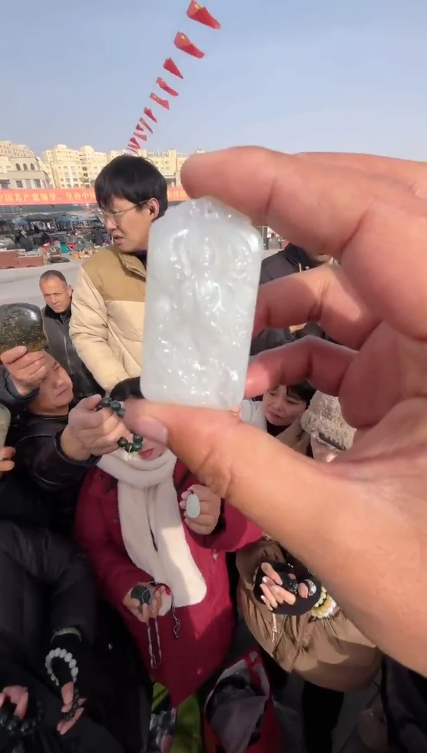 未镶嵌和田玉（糖玉）挂件和田玉