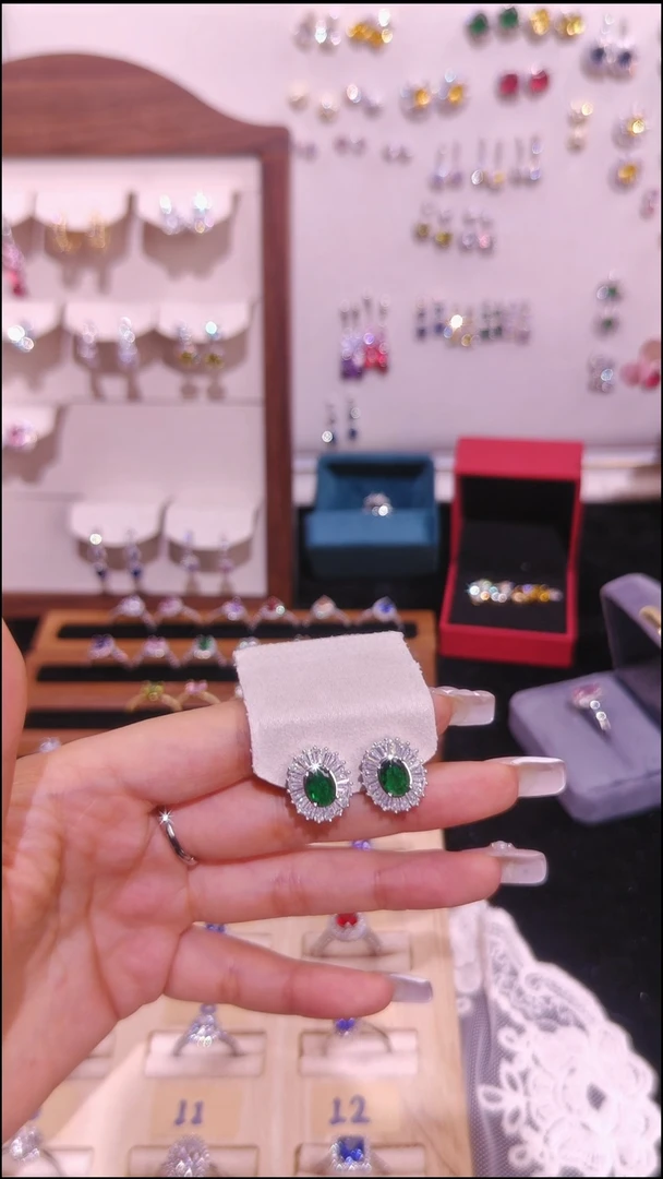 合金无绿色耳饰