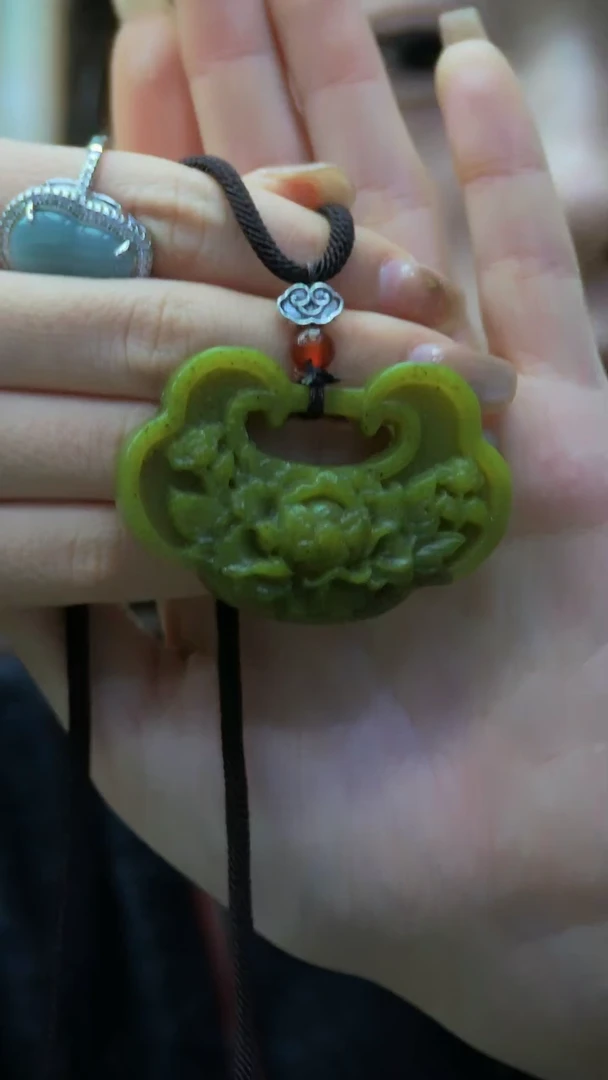 【闪购商品】蛇纹石玉花锁未镶嵌花锁