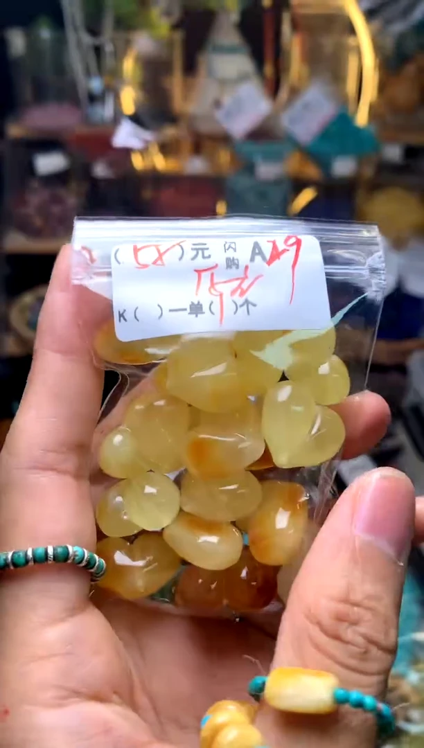 未镶嵌琥珀珠宝奇石A29