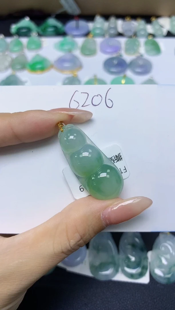 翡翠18K金镶嵌颈饰天然缅甸翡翠A货