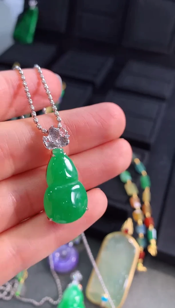 【闪购商品】翡翠吊坠(不含链)18K金镶嵌吊坠