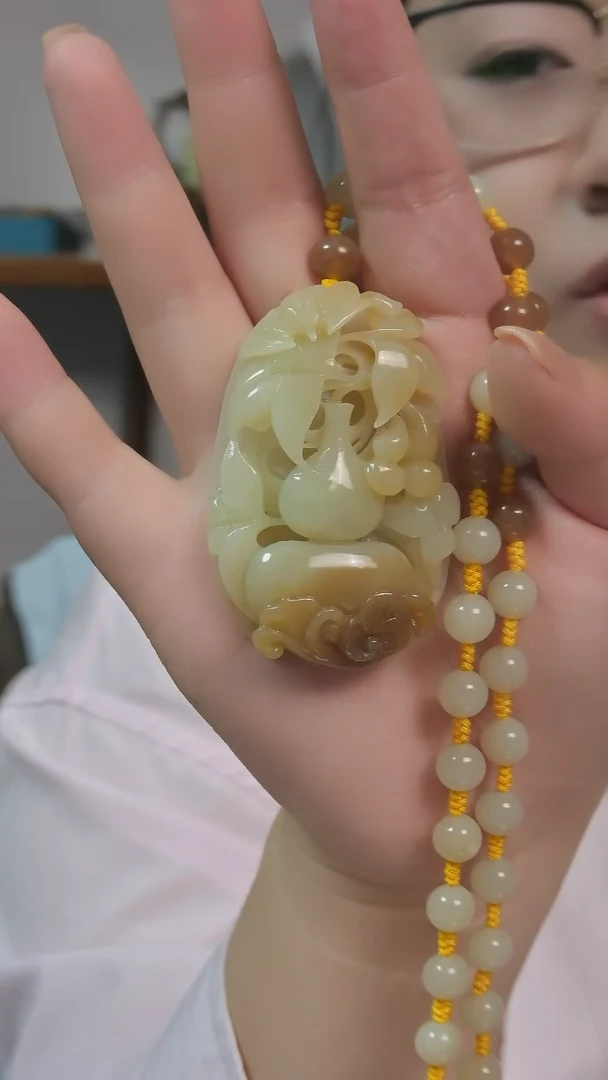 和田玉未镶嵌颈饰葫芦