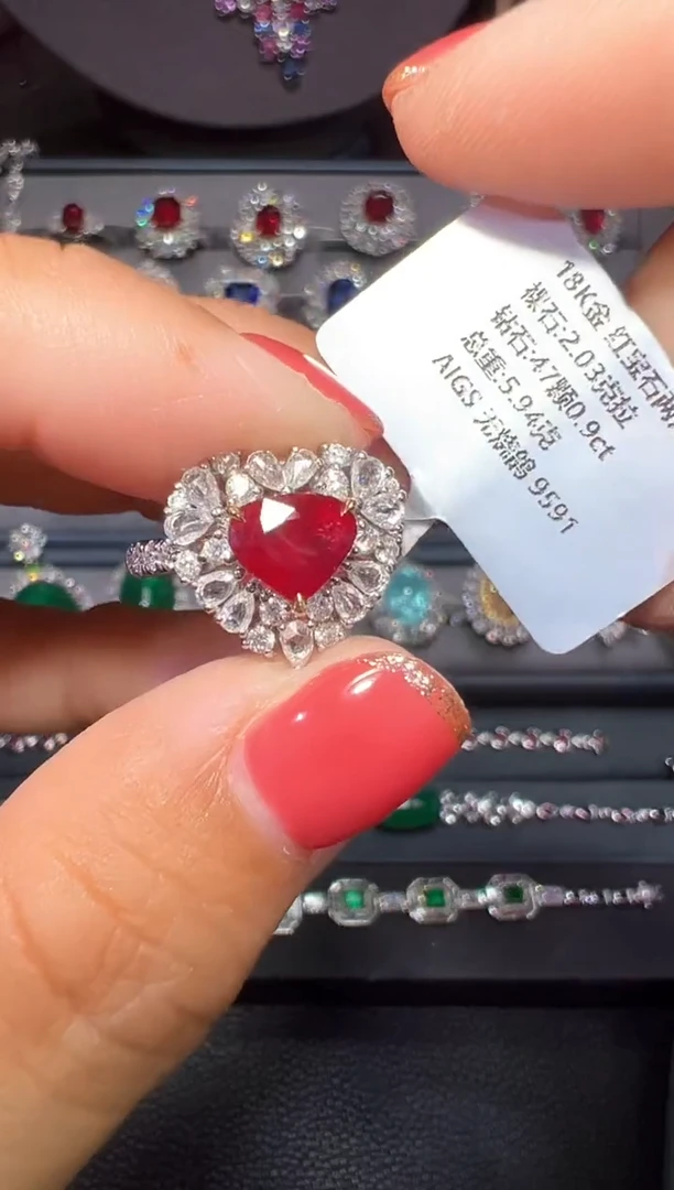 18K金镶嵌戒指红宝石