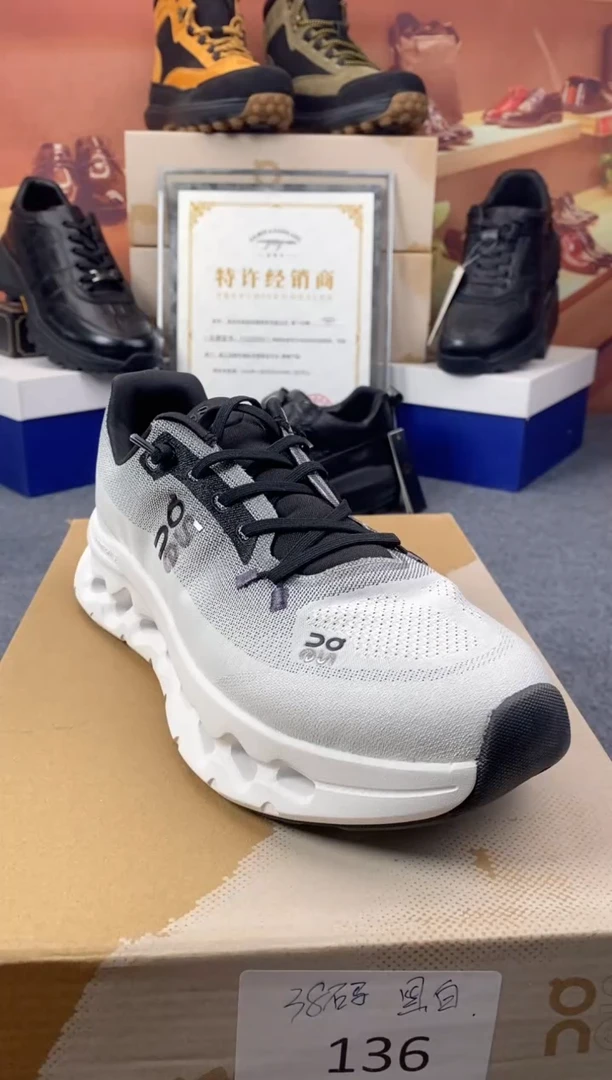 EVA飞织网面运动鞋（微瑕）黑白色运动鞋尺码38码