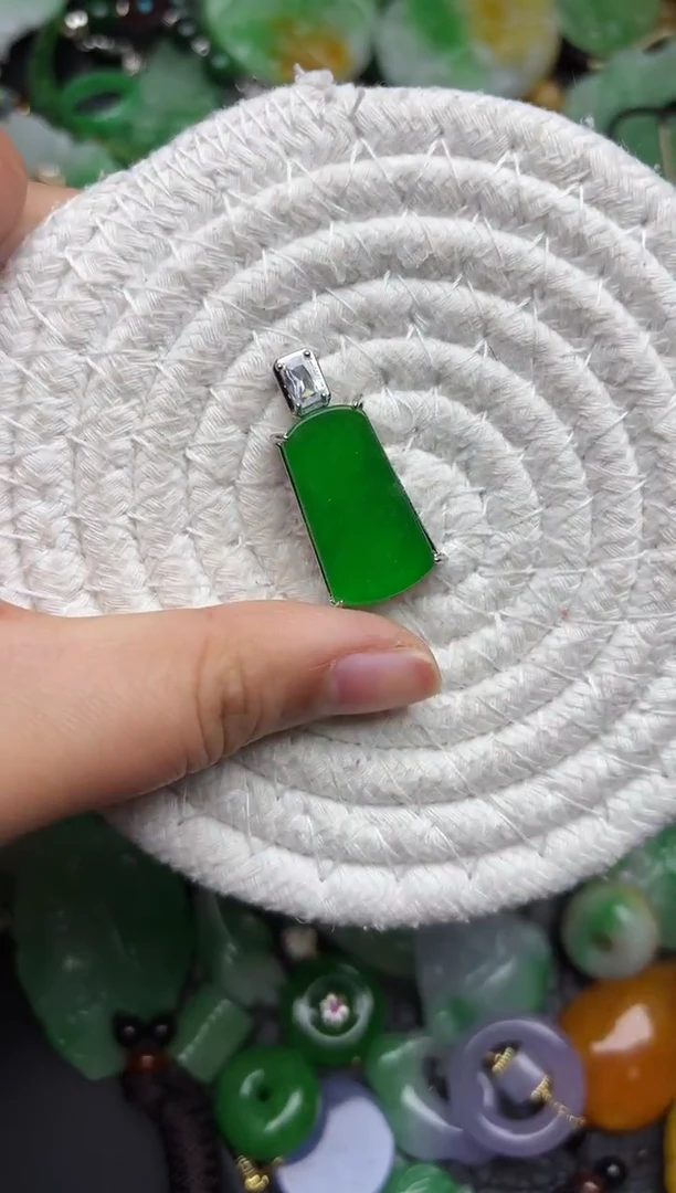 颈饰未镶嵌翡翠缅甸翡翠吊坠