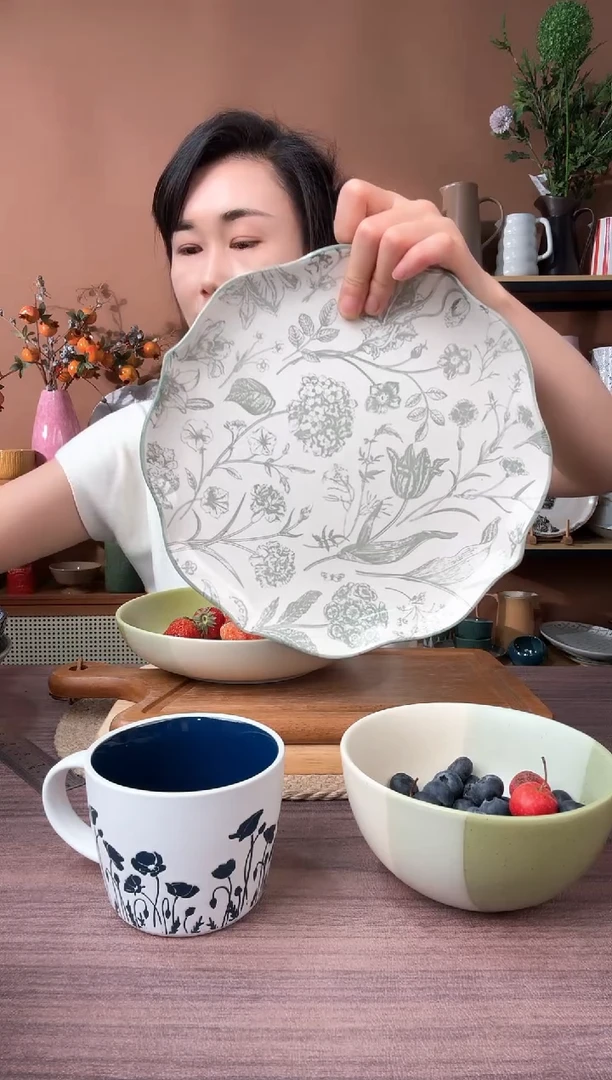 瓷片10.5英寸花边花大盘微瑕