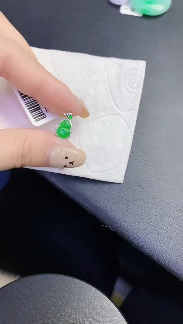 颈饰18K金镶嵌翡翠缅甸天然翡翠A货