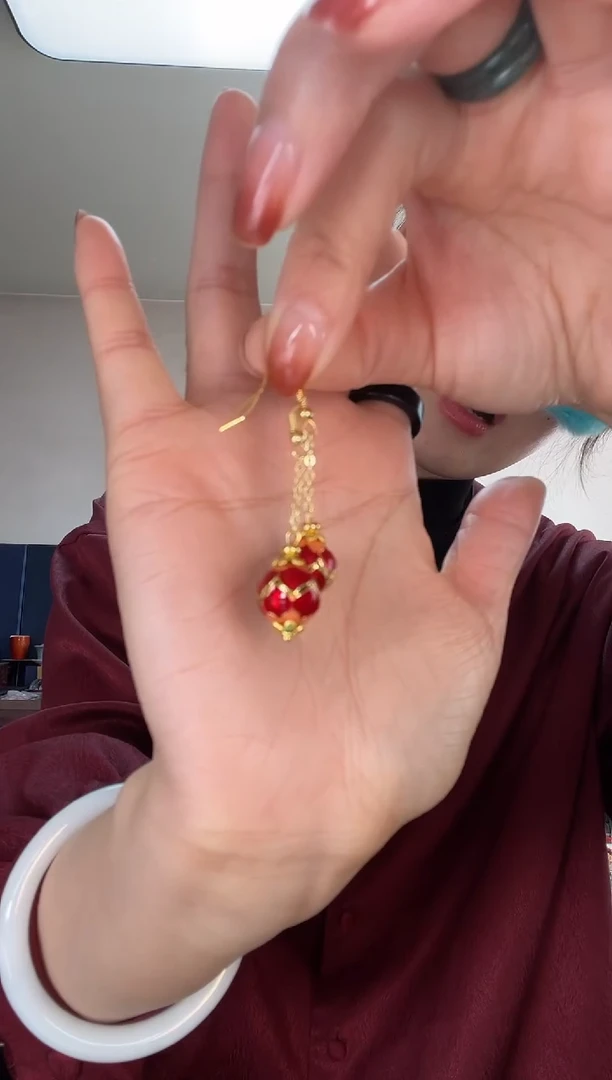 【闪购商品】玫红色莲花珐琅耳钩