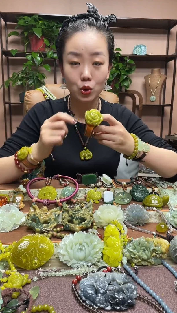 未镶嵌岫玉手牌多样性发货发其中之一