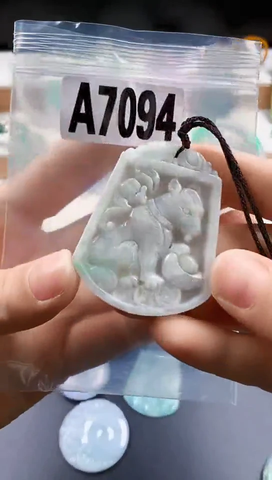 颈饰未镶嵌翡翠天然翡翠吊坠挂件