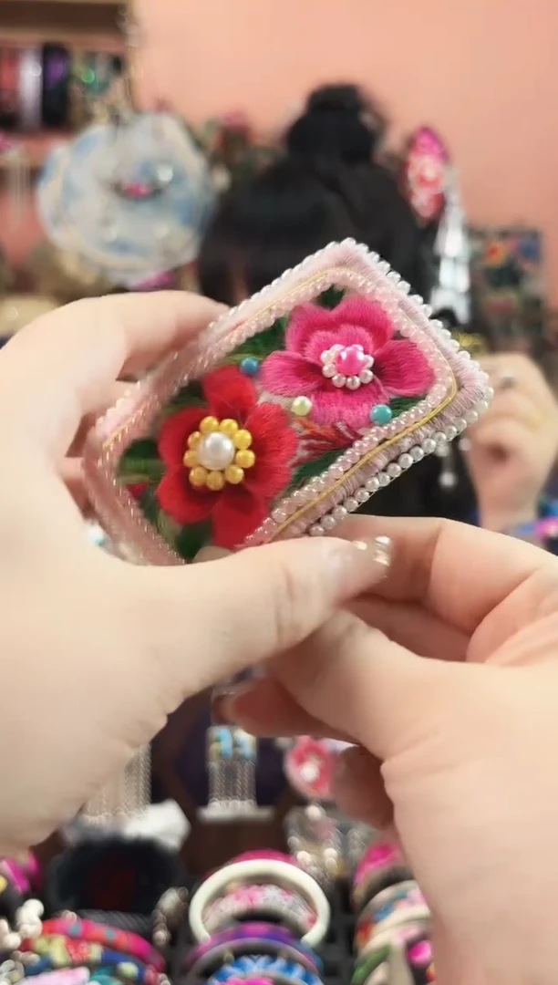 艺枝独绣手工饰品413