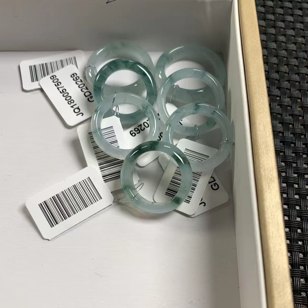 天然缅甸翡翠A货戒圈多样性发货，发一件
