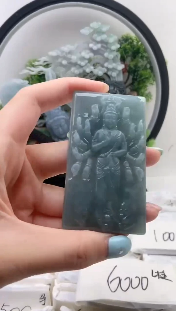 颈饰未镶嵌翡翠千手观音