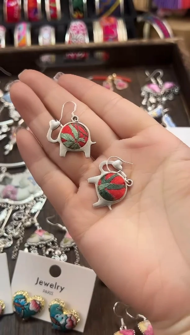 【闪购商品】织绣民族风老绣饰品188