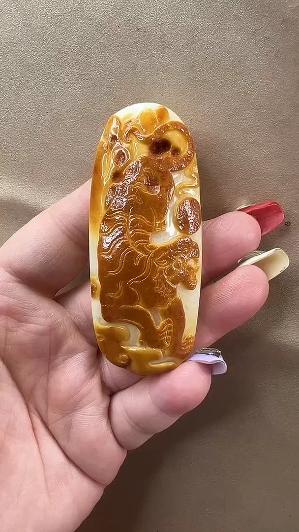 未镶嵌颈饰琥珀吊坠