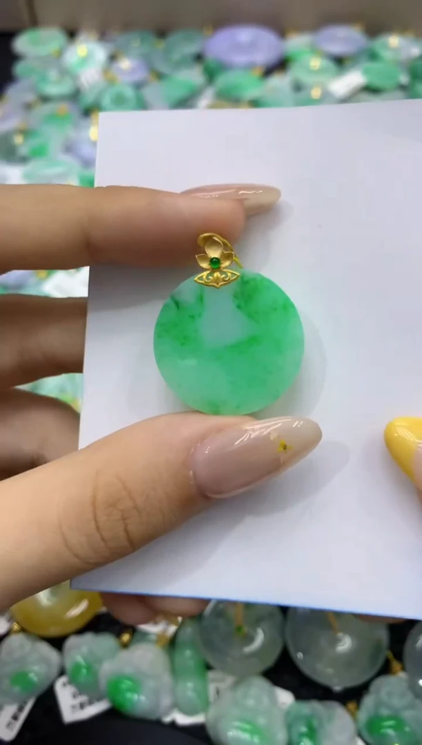 颈饰18K金镶嵌翡翠天然缅甸翡翠A货