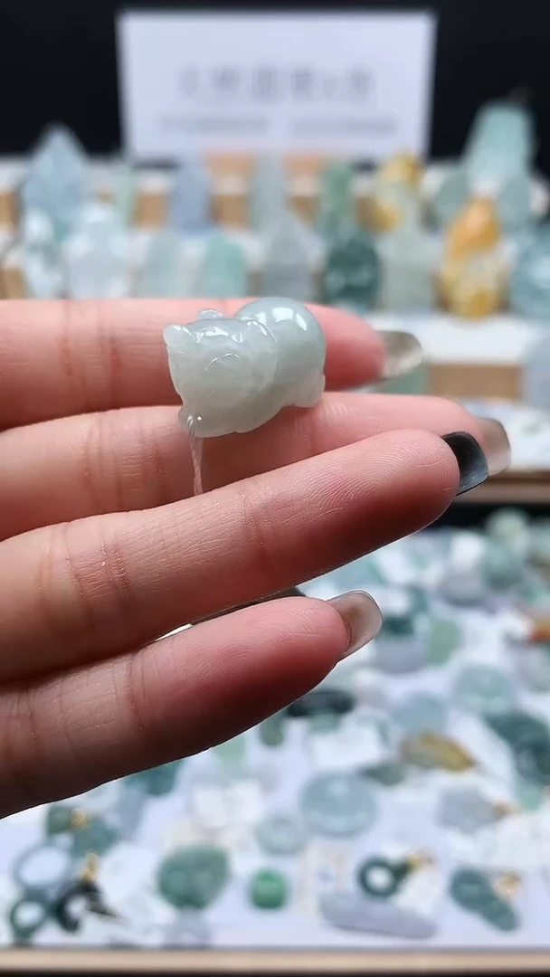 翡翠未镶嵌吊坠(不含链)13小猪