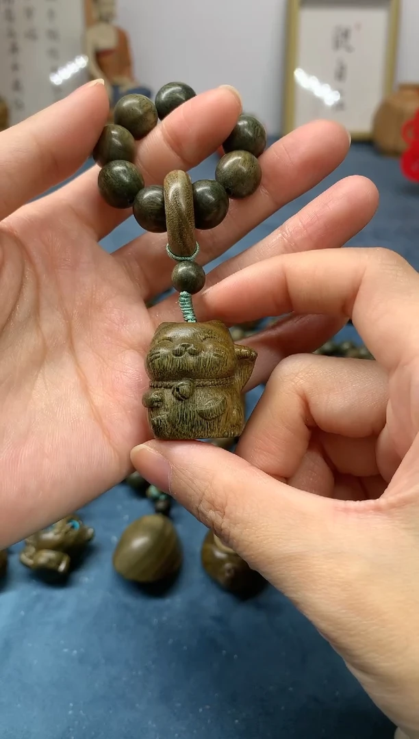 【闪购商品】维腊木（绿檀）把件招财猫 盘玩件