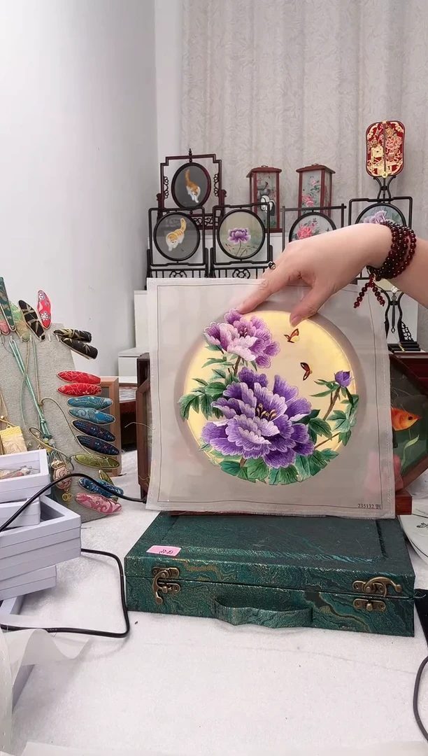 扇子苏绣作品手工摆台