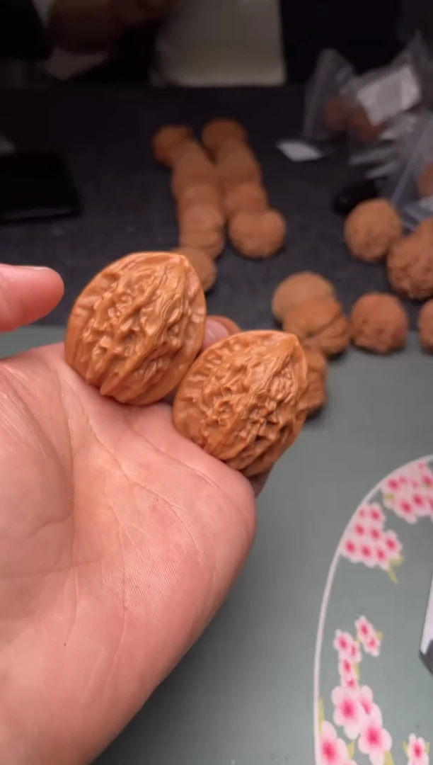 把件文玩核桃a144    大红袍 36尺