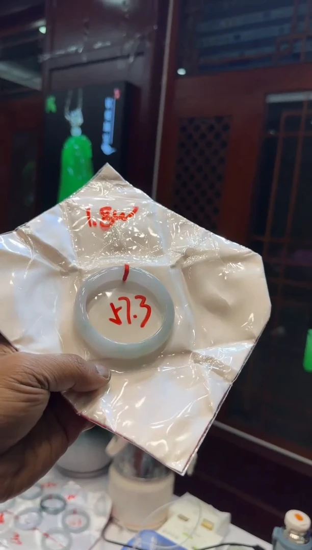 未镶嵌手镯翡翠手镯
