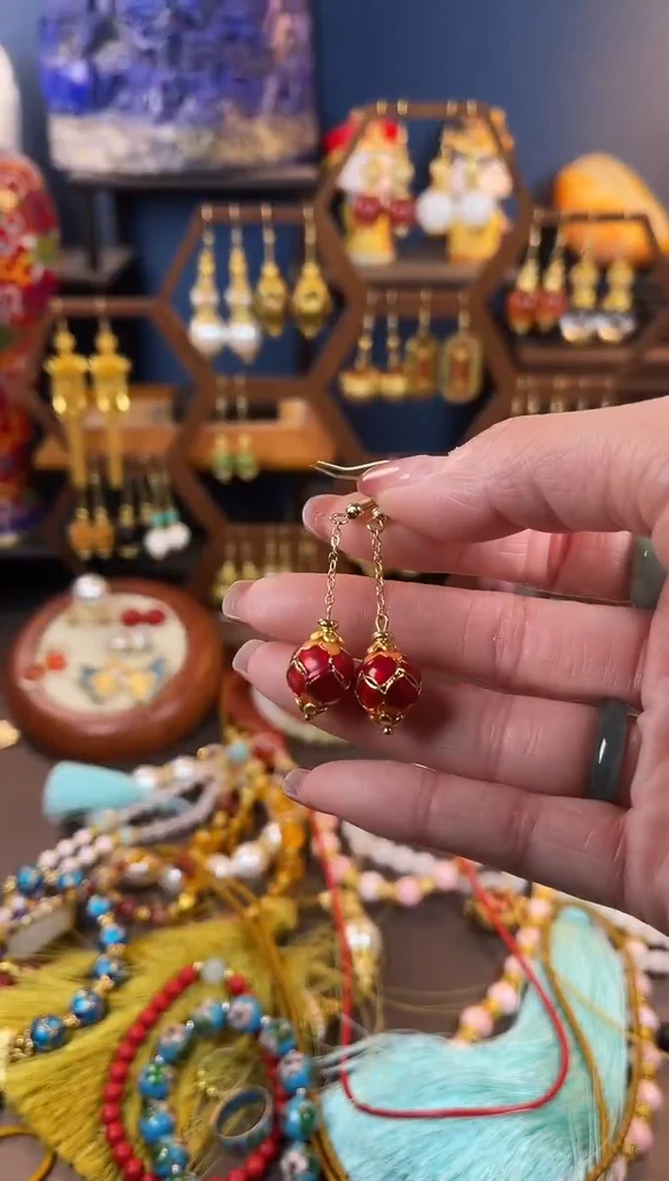 ，红色莲花珐琅耳钩