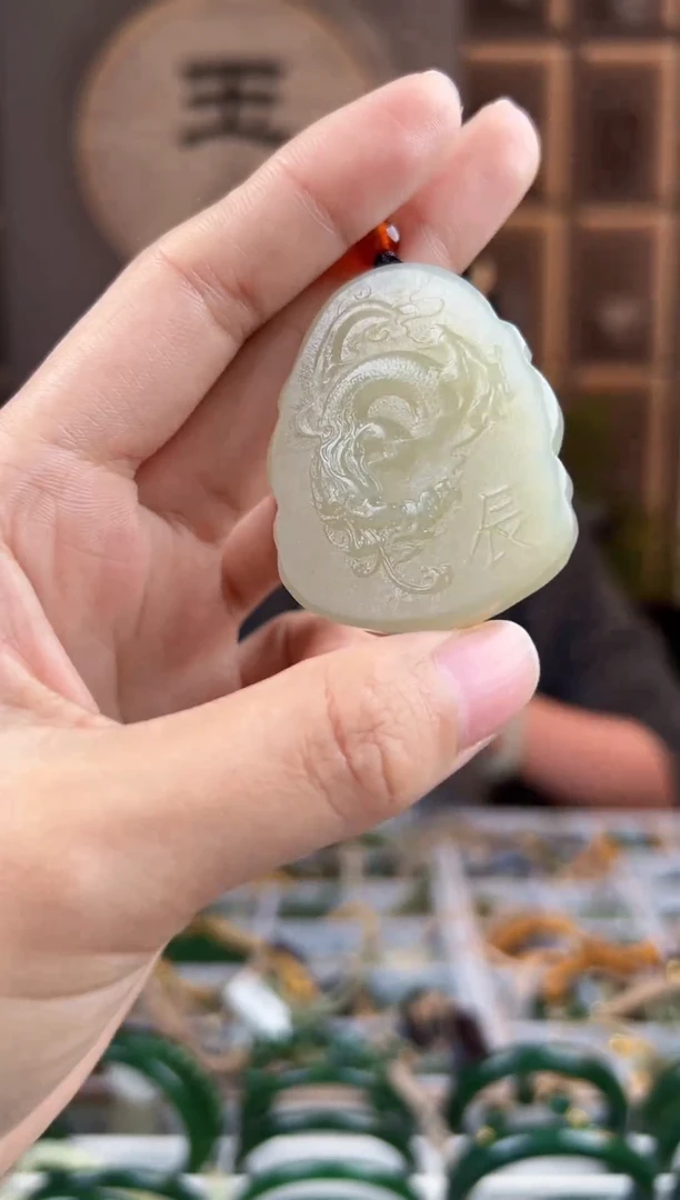 颈饰未镶嵌和田玉拍一发一，拍一发一