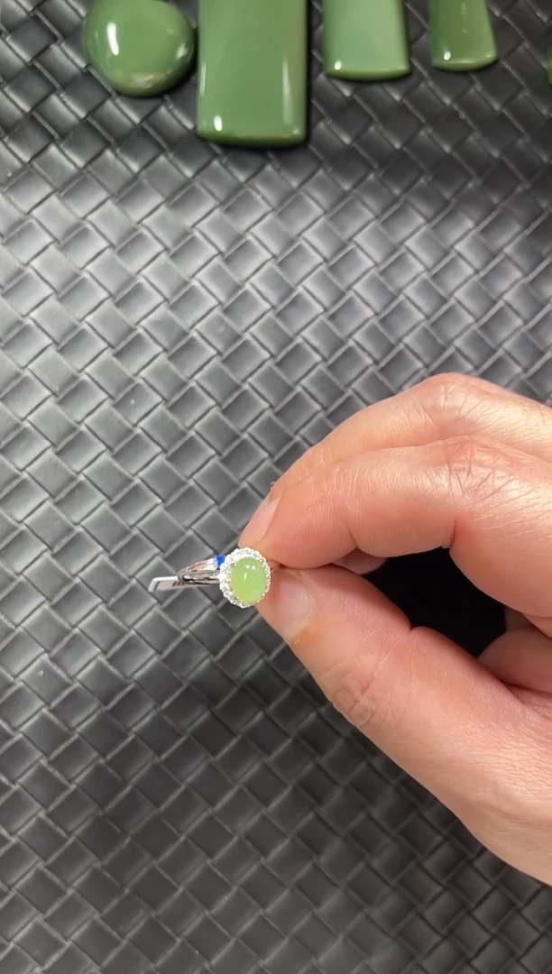 颈饰银S925镶嵌和田玉苹果绿戒指素款